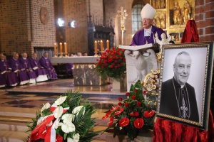 pogrzeb kardynała grocholewskiego